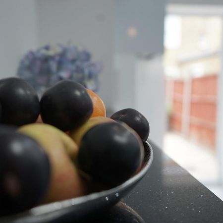 Beautiful London Home Sleeps 6, 2 Minutes To Metro 외부 사진
