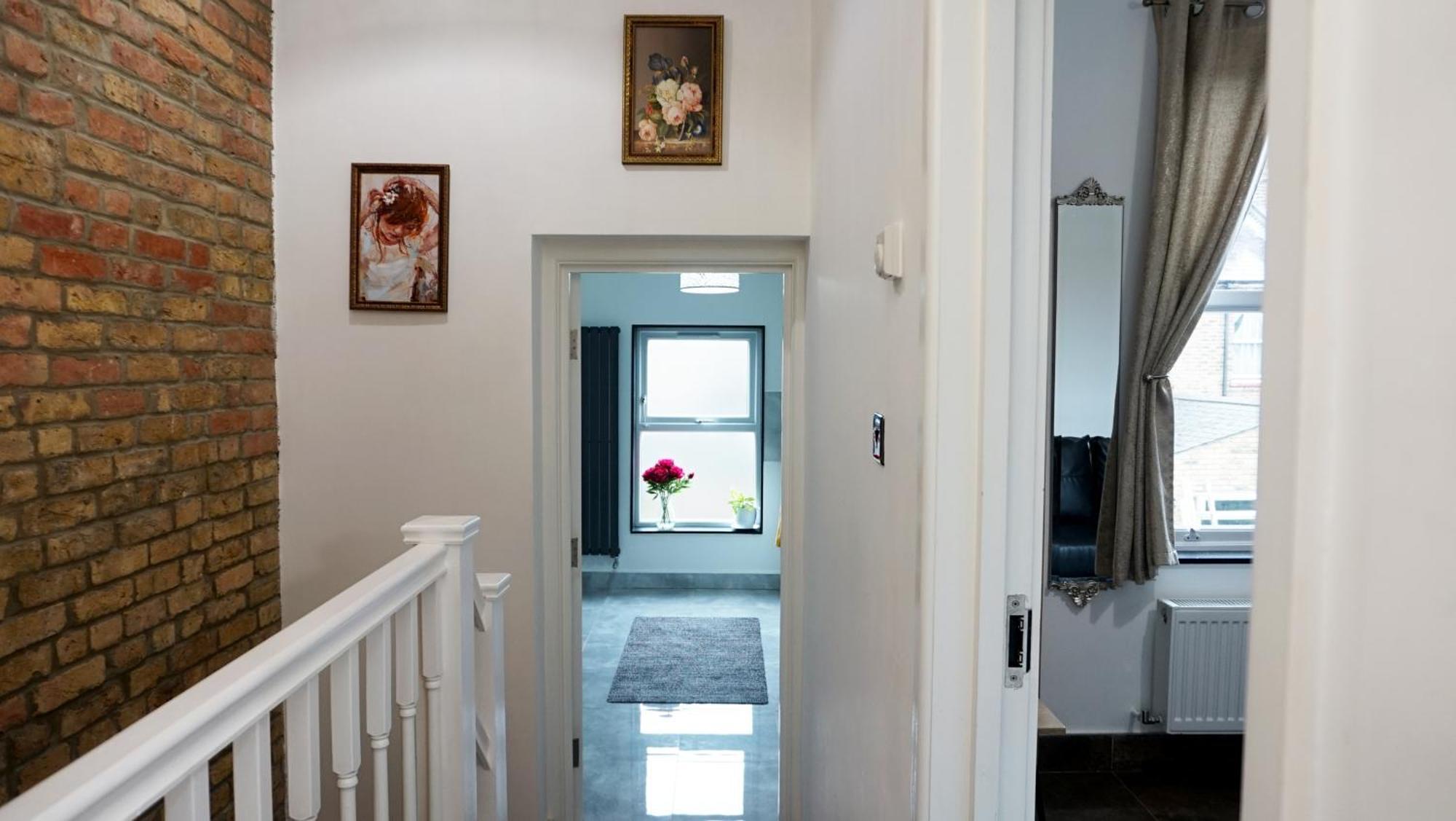 Beautiful London Home Sleeps 6, 2 Minutes To Metro 외부 사진