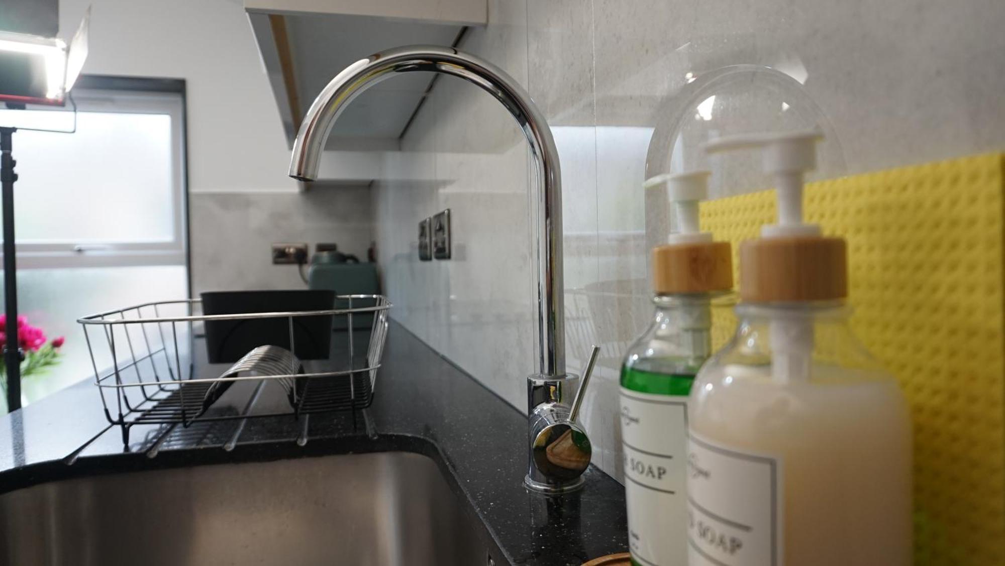 Beautiful London Home Sleeps 6, 2 Minutes To Metro 외부 사진