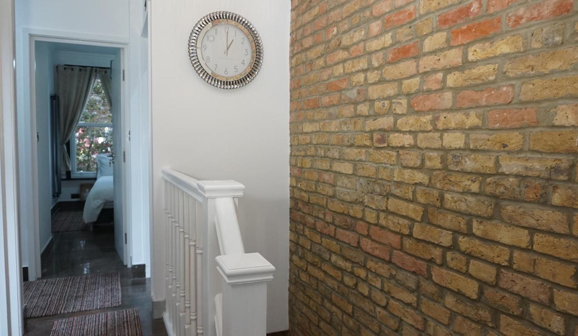 Beautiful London Home Sleeps 6, 2 Minutes To Metro 외부 사진