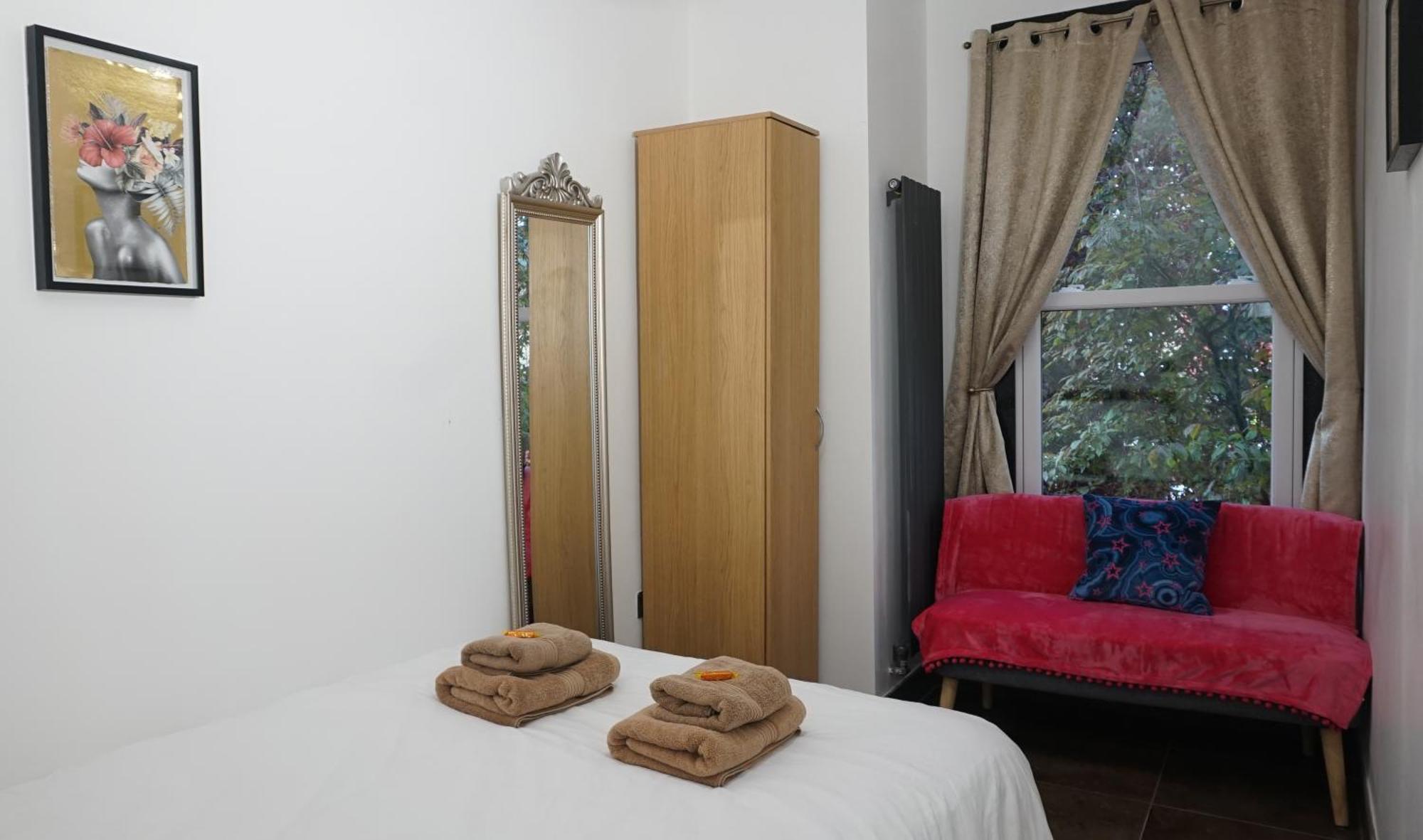 Beautiful London Home Sleeps 6, 2 Minutes To Metro 외부 사진