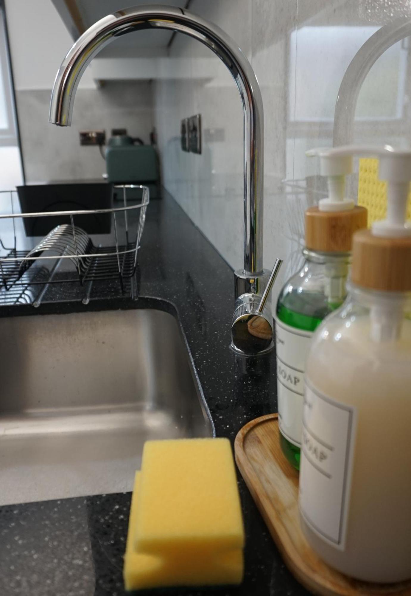 Beautiful London Home Sleeps 6, 2 Minutes To Metro 외부 사진