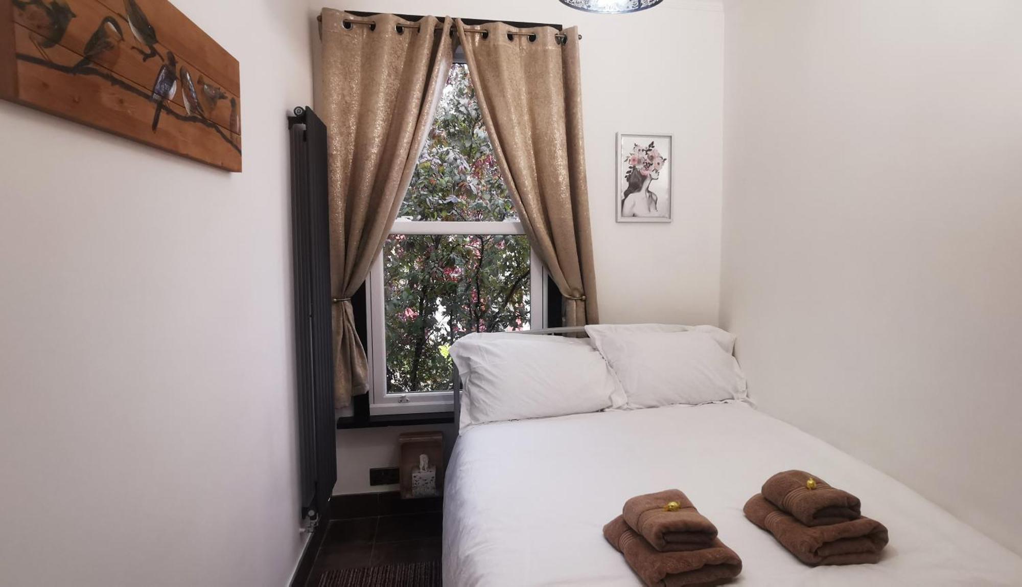 Beautiful London Home Sleeps 6, 2 Minutes To Metro 외부 사진