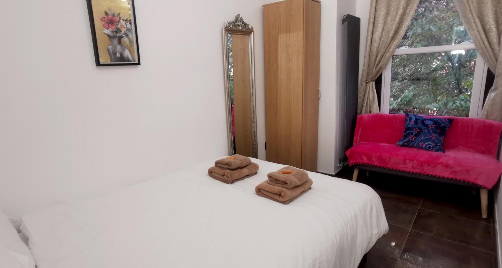 Beautiful London Home Sleeps 6, 2 Minutes To Metro 외부 사진